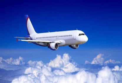 Flight :दिल्ली का 3983 तो भुवनेश्वर का 2905 रुपये में करें हवाई सफर, सीजन खत्म होते ही घट गया किराया Delhi 3983 and Bhubaneshwar's air travel for Rs 2905, the fare reduced as soon as the season is over