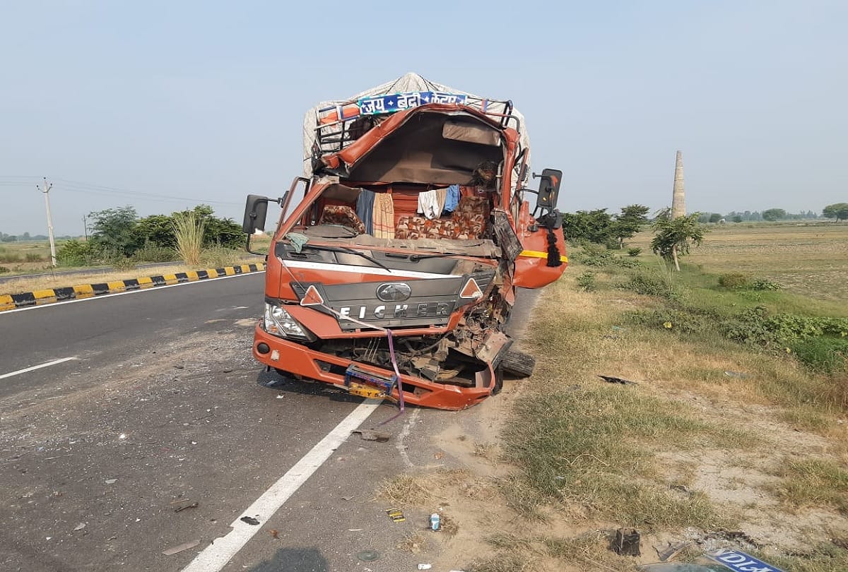 major road accident between Roadways Canter and Eco car in Sambhal many died and injured