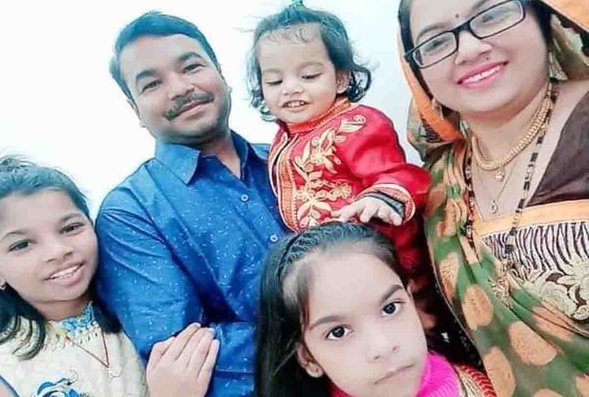 Big road accident in Fatehpur, car collided with standing container, four people died