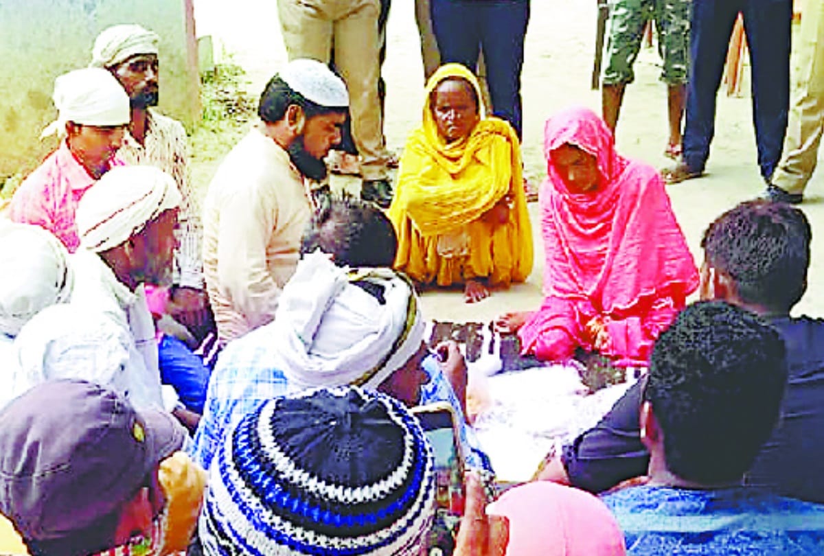 Police men conducted marriage in a thana in Bahraich.