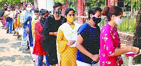 Kovid protocol broken on second day in Bareilly College