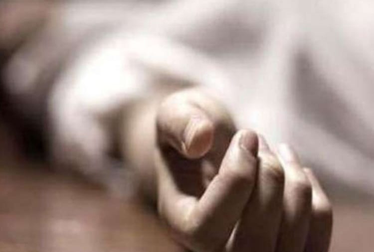 Woman Waiting for her son Dead Body died in Hoshiarpur