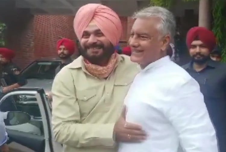 Punjab Congress Crisis: Navjot Sidhu Meets Ministers and MLAs of Punjab in Chandigarh