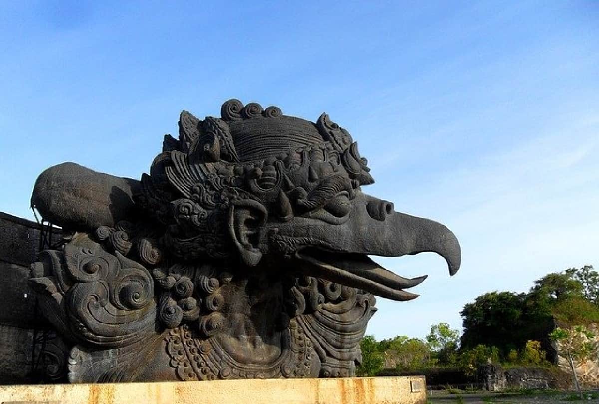 Garuda Purana These Karmas of a person determine the way of heaven and hell