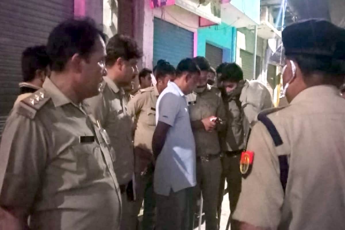 Bijnor News: The suspended Daroga has been reinstated by SP in the case of slapping the RSS leader