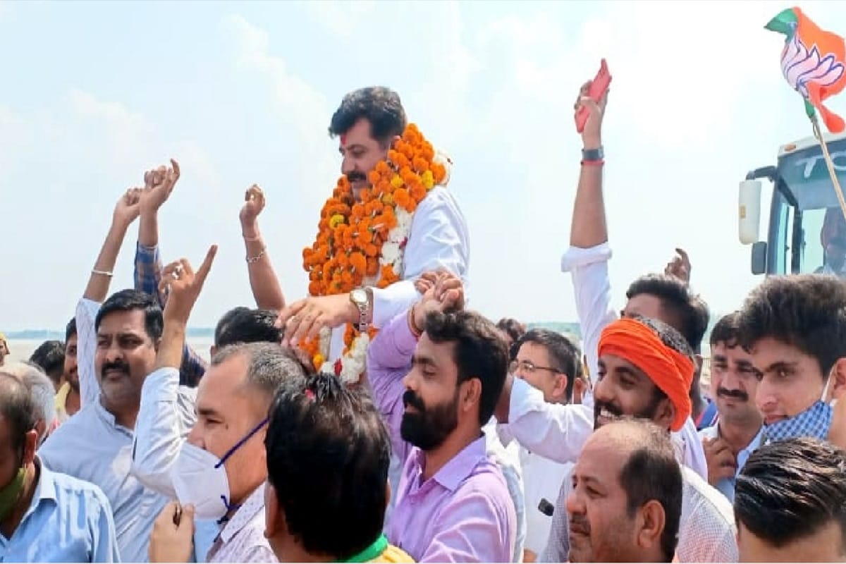 Bijnor News: Workers trapped in Kargil reached home safely