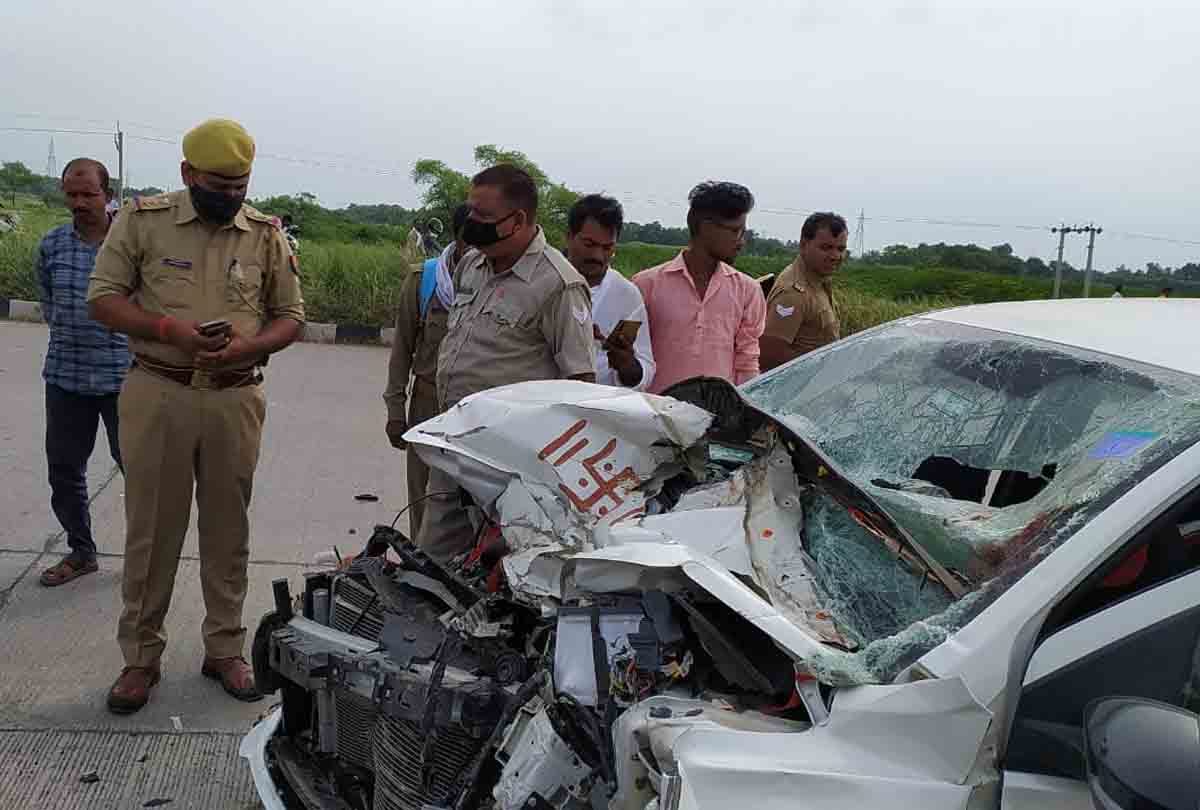 car accident: horrific road accident in Fatehpur, car collided with standing container, four killed