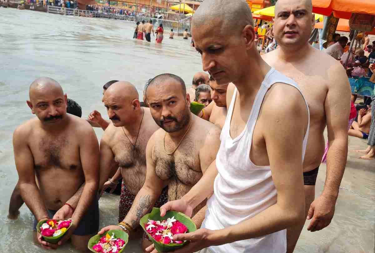 Former CM virbhadra singh ashes immersed  in Ganga Beas Satluj river