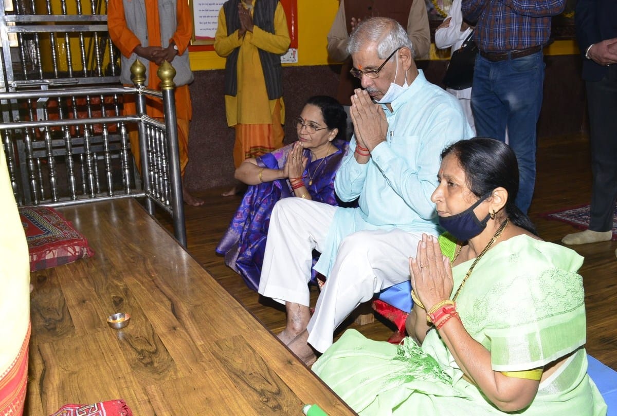 Himachal pradesh governor Rajendra Vishwanath Arlekar pays obeisance at Jakhu temple shimla
