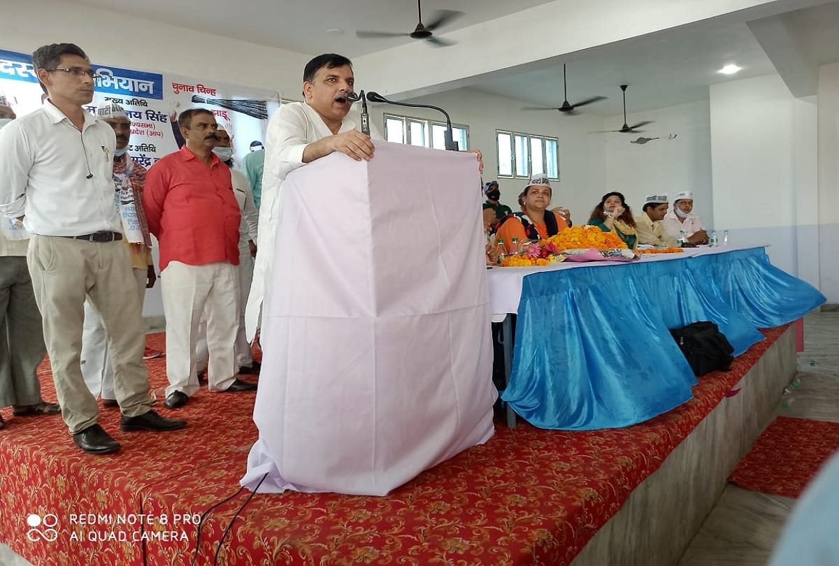 AAP leader Sanjay Singh accuses PM Modi for making fun of people who died in corona
