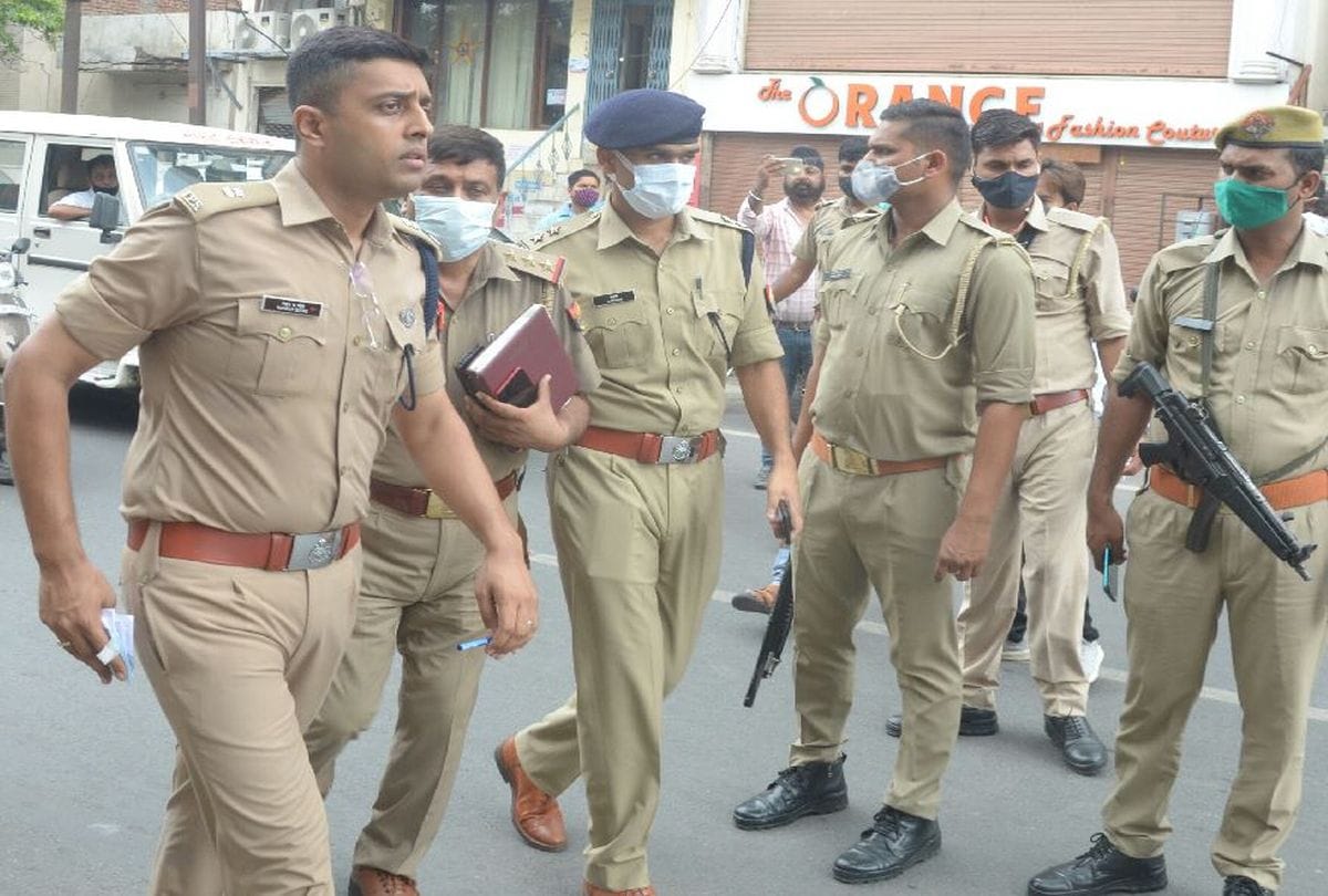 Police raids for arrests three miscreants in agra Manappuram Gold robbery case