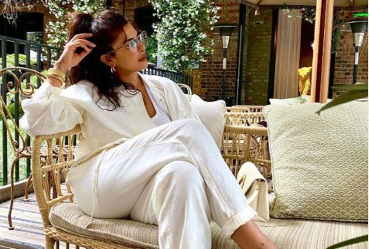 Priyanka Chopra and Nick Jonas are not afraid to share PDA pics Fans Reaction