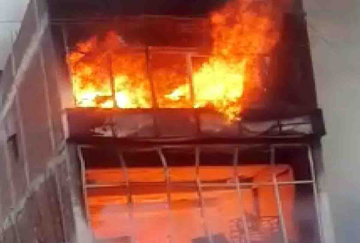 Loss of lakhs due to fire in furniture showroom