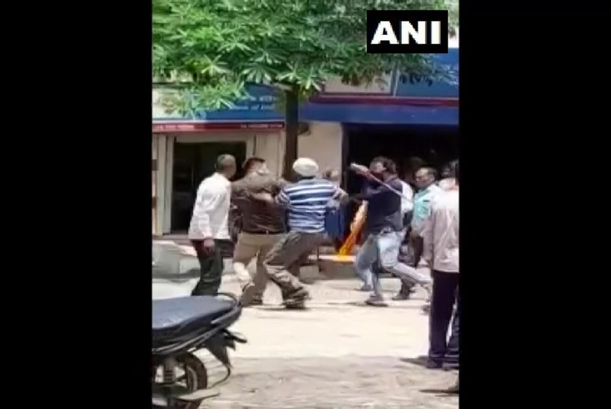 On the dispute over the passbook the farmers beat the bank employee the police also took strict action sent the worker to jail
