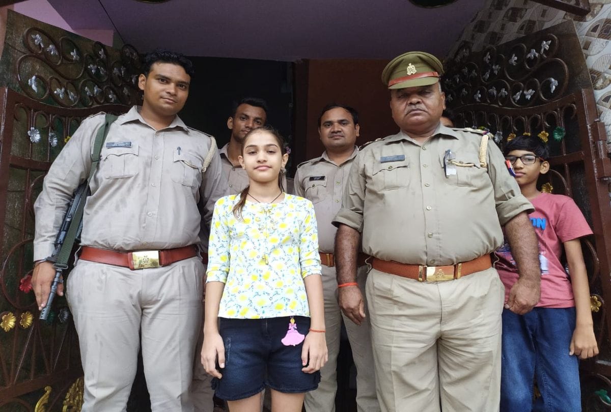 UP Police Celebrated Birthday Of Martyr Bablu Kumar Daughter In Mathura