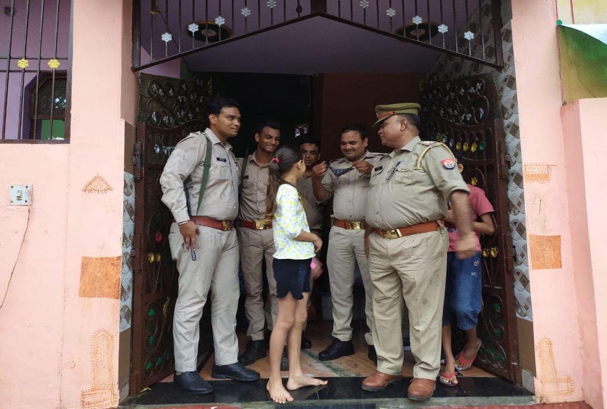 UP Police Celebrated Birthday Of Martyr Bablu Kumar Daughter In Mathura