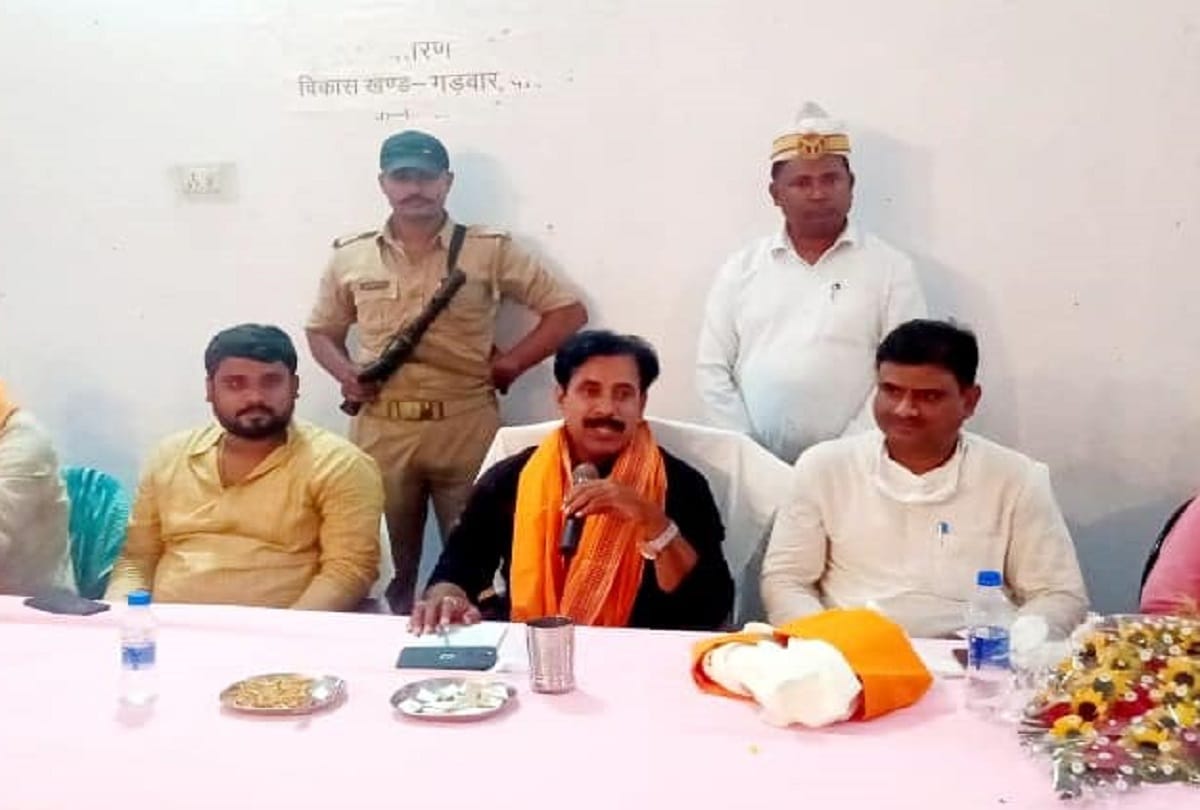 Minister Anil Rajbhar target sbsp chief  Omprakash Rajbhar and bsp head Mayawati in ballia said they neither know earth nor sky