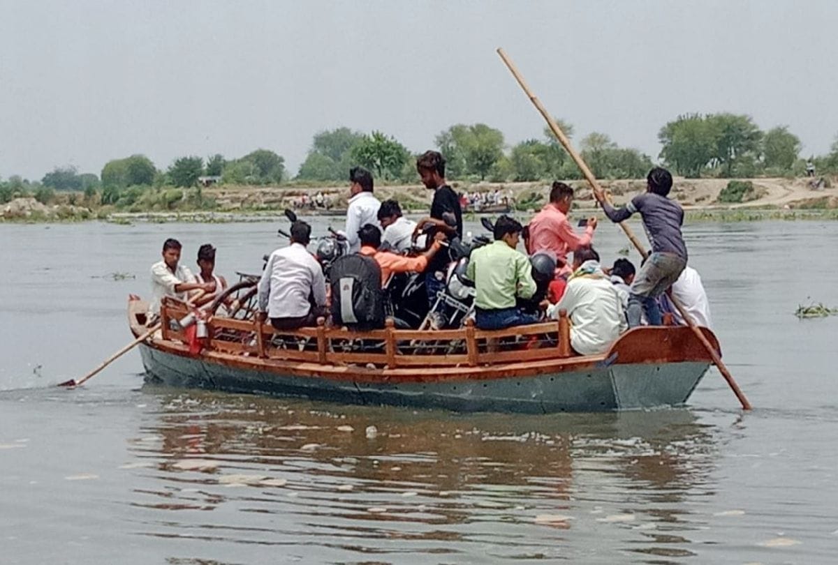Pontoon bridge removed from Yamuna in Vrindavan