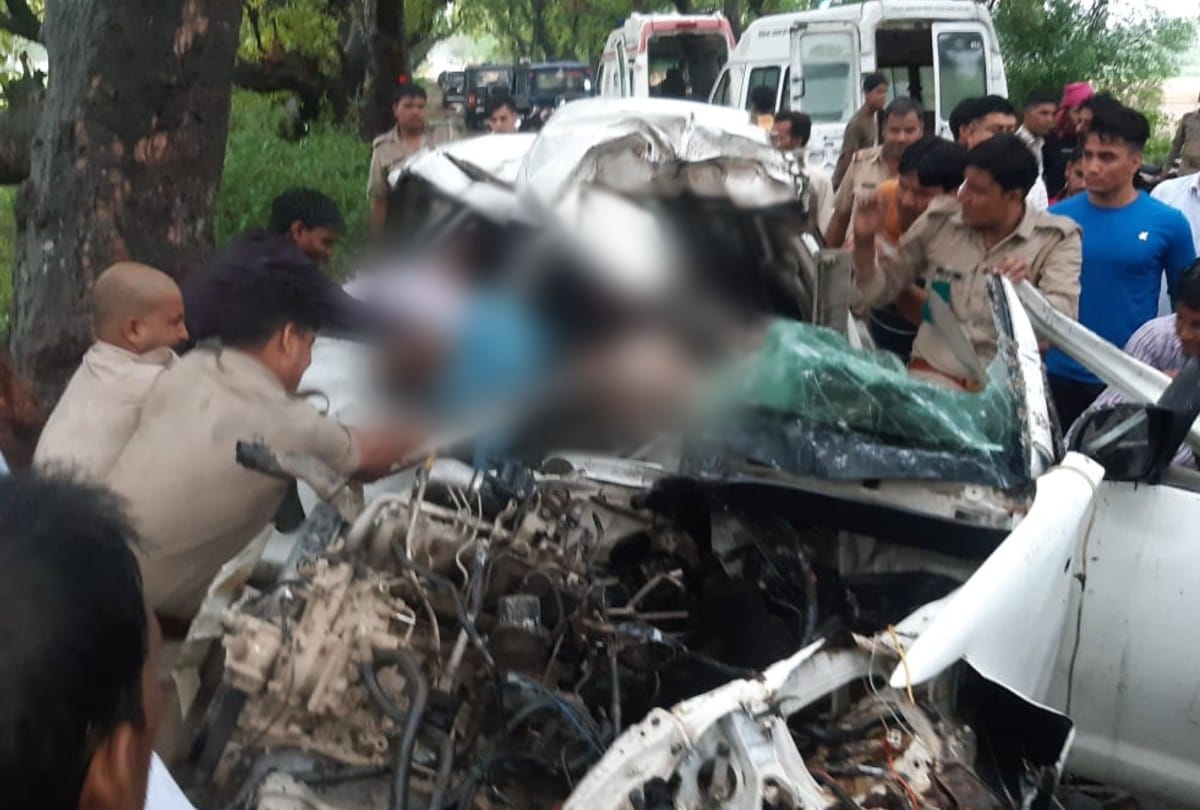 three person died in road accident in kasganj