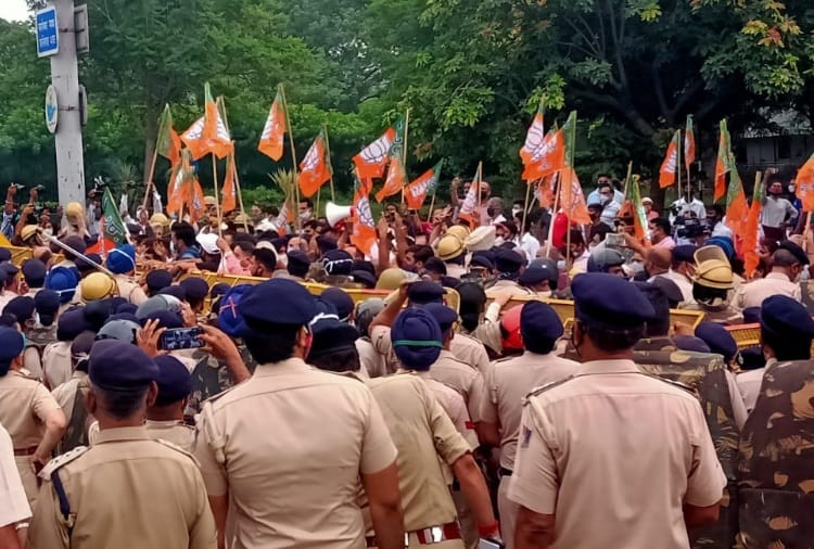 BJP hold march in Chandigarh to protest attack on party leaders