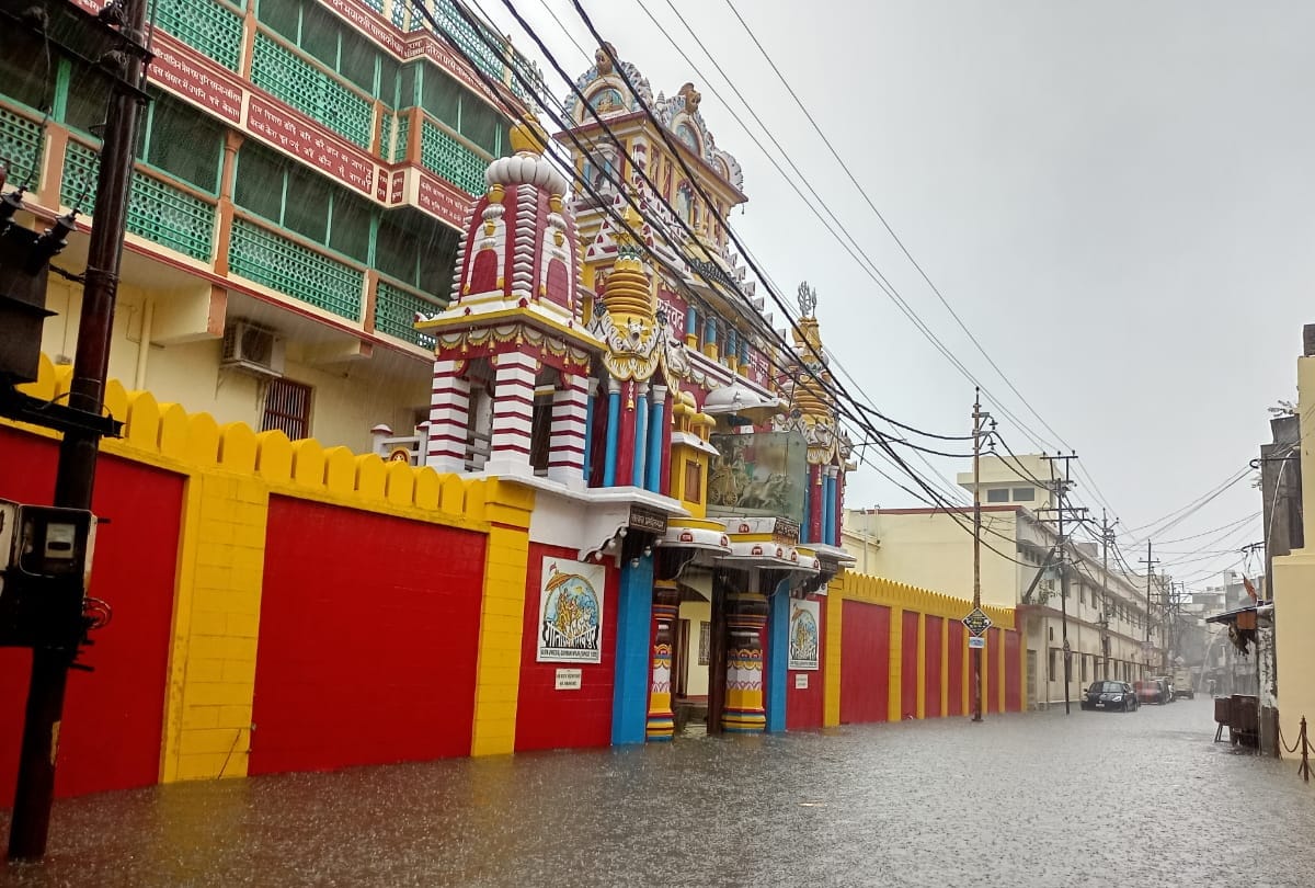 raining in Gorakhpur for 12 consecutive hours