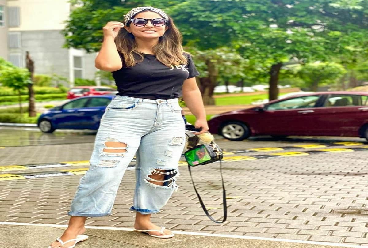heena khan in cool look on wet streets