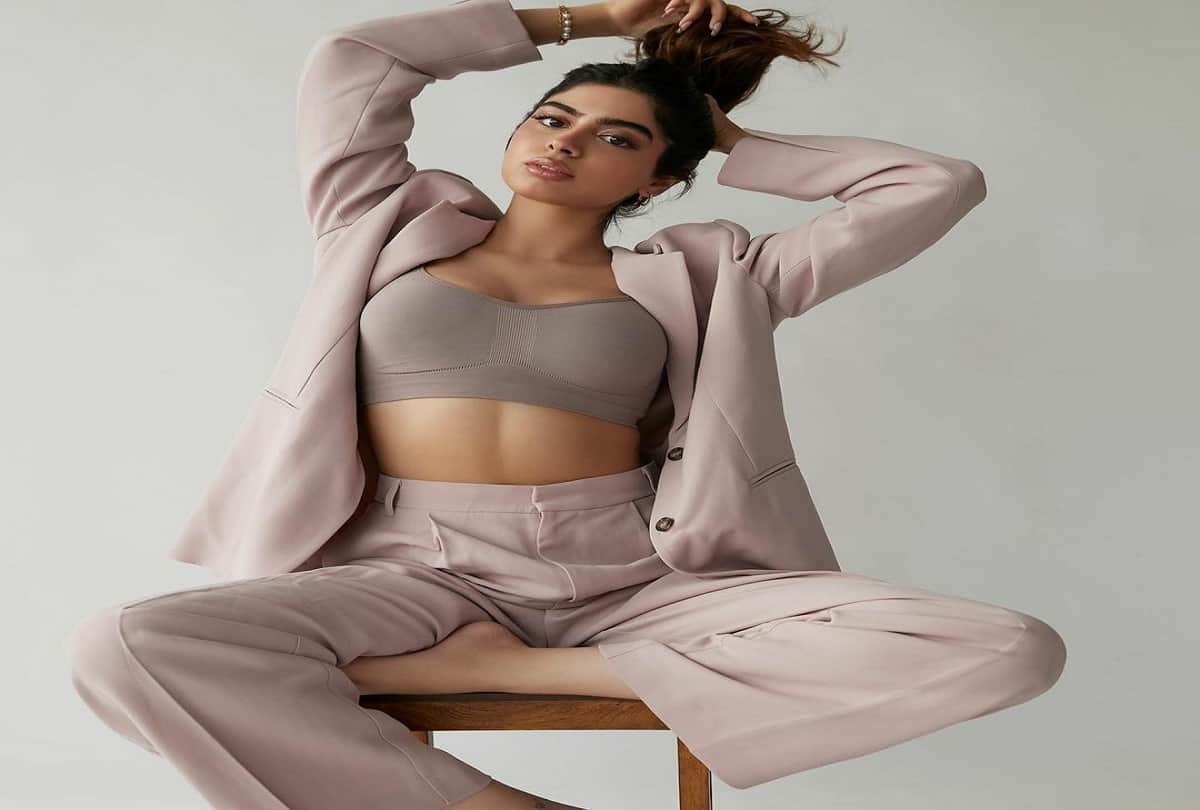 khushi kapoor in power suit gorgeous look in hindi