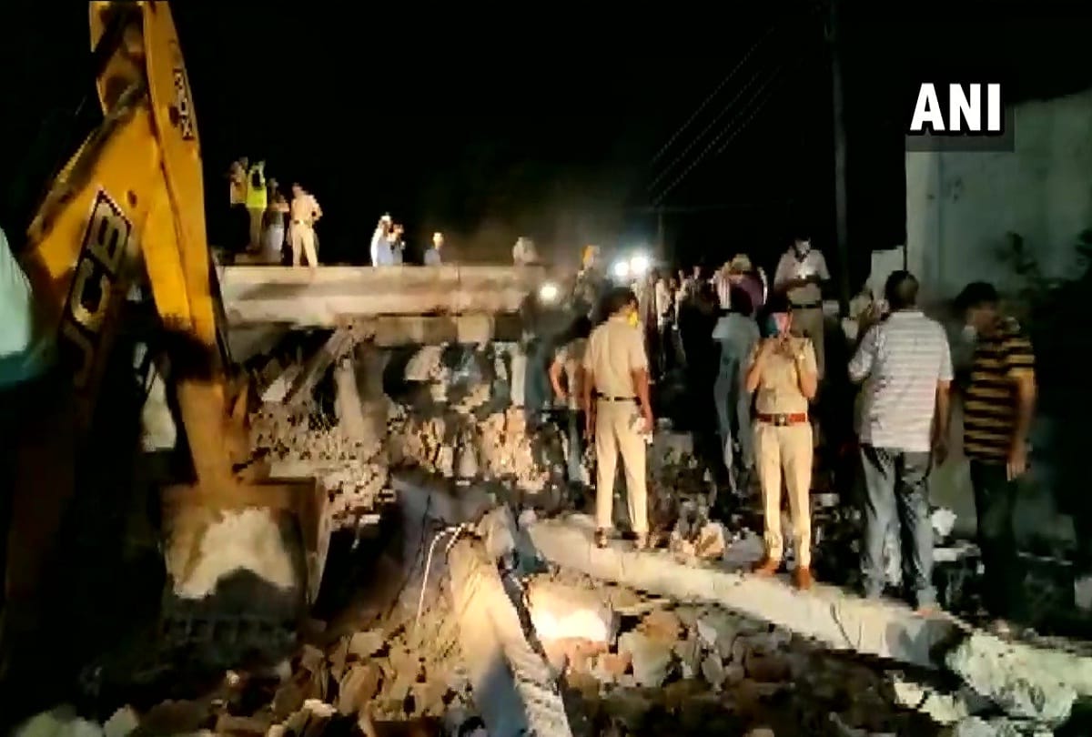 Lightning struck on three-storey building two killed 18 people buried under rubble