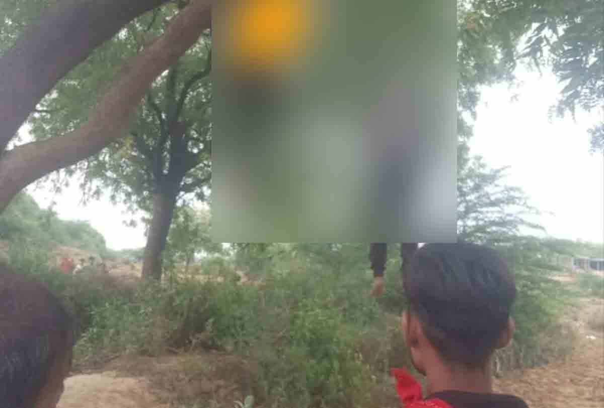 UP: Dead bodies of loving couple found hanging on tree in Badhpura, Etawah