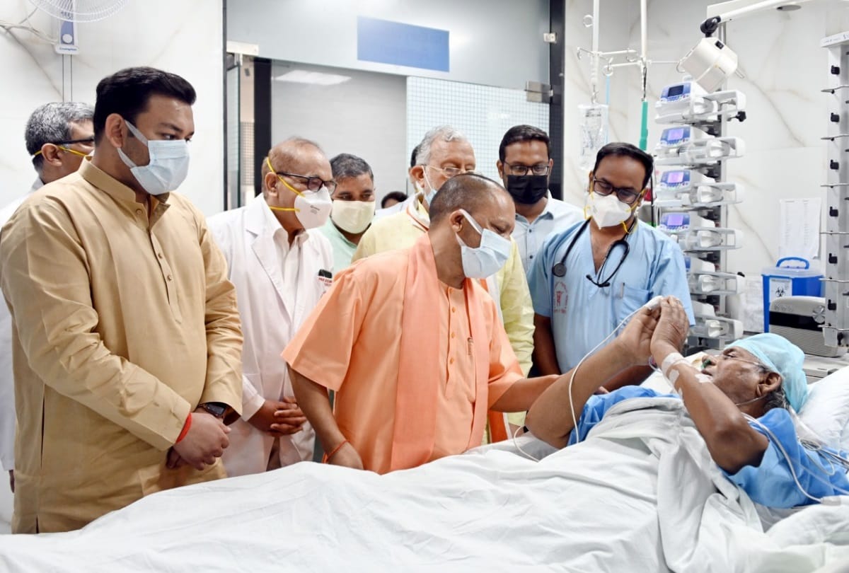 CM Yogi Adityanath meets to Kalyan SIngh on sunday