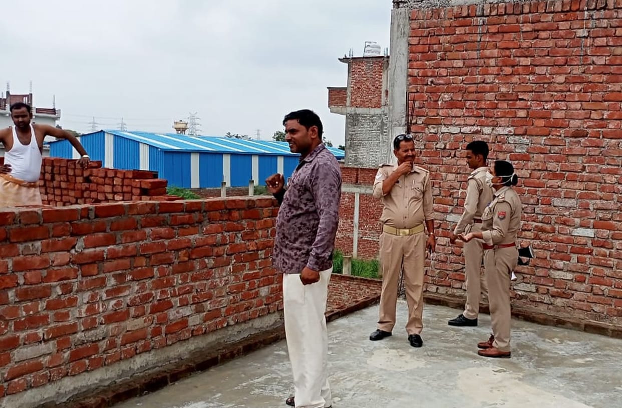 crime news,mainpuri news,robbery in mainpuri,jwellery stealing from home,bhogaon