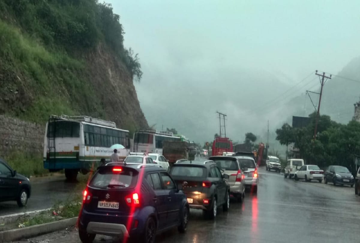 approx 50 roads including Chandigarh Manali highway closed due to heavy rainfall in Mandi