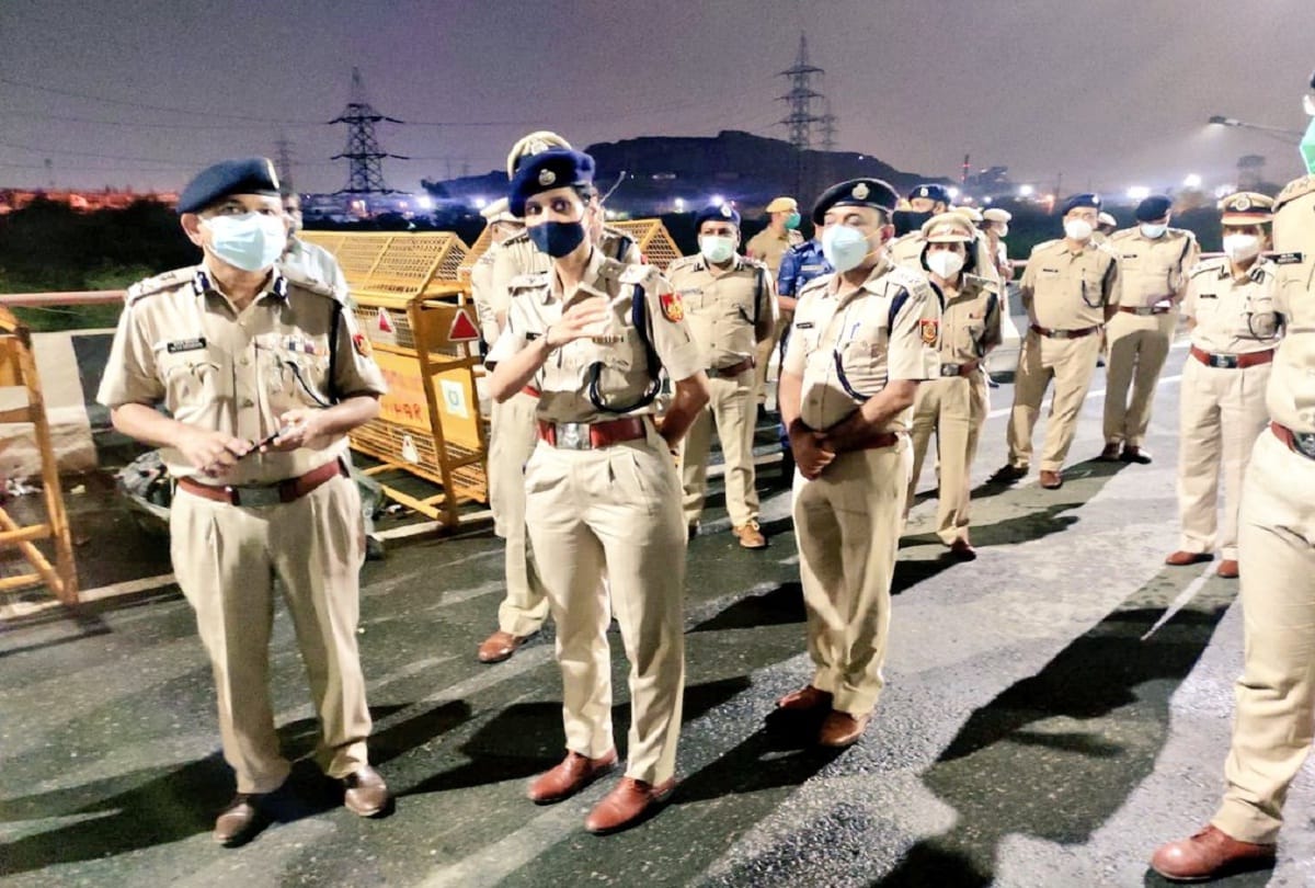 Police Commissioner Balaji Srivastava went out on patrol at midnight more than 30 thousand policemen were deployed
