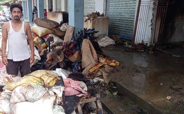 Grocery shop fire, loss of lakhs