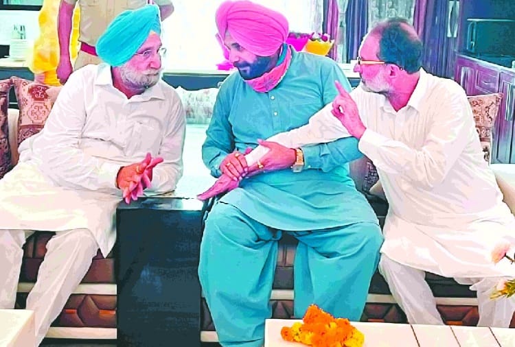 Punjab Congress Crisis: Two MLAs of Patiala openly support Navjot singh Sidhu