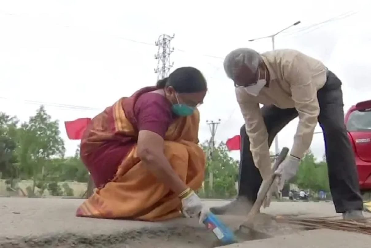 This elderly couple of Hyderabad have been fixing road potholes from the past 11 years with their pension money