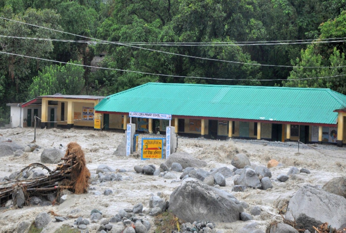 himachal weather today: large scale losses due to heavyRainfall, two died, many houses and shops collapsed, roads stalled