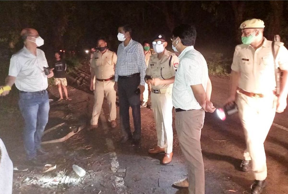 four died including groom in road accident in kasganj