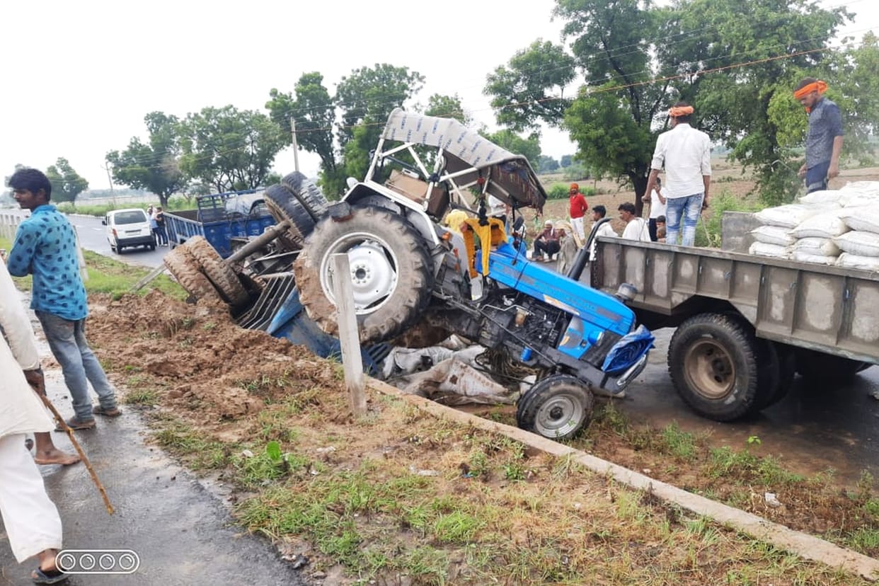Tractor collided with steering failure on highway, half a dozen injured