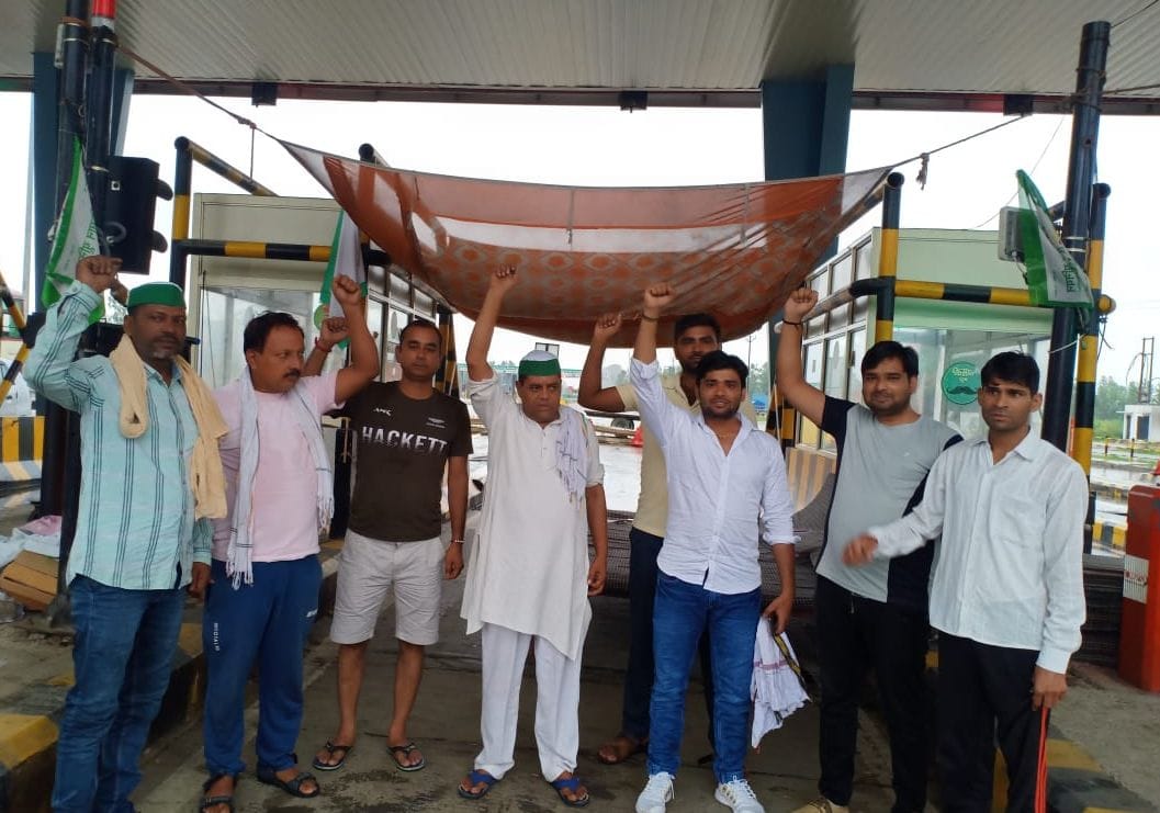 Indefinite picketing continued even in rain