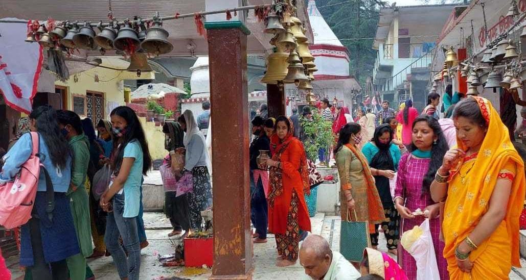 The pagoda resonated with the sound of Om Namah Shivay and Har Har Mahadev
