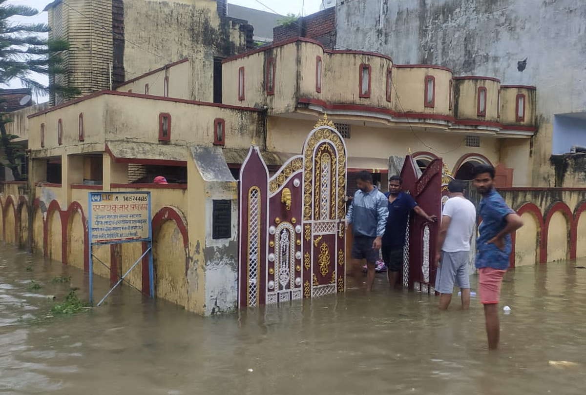 Waterlogging in shops and houses due to heavy rains in Gorakhpur