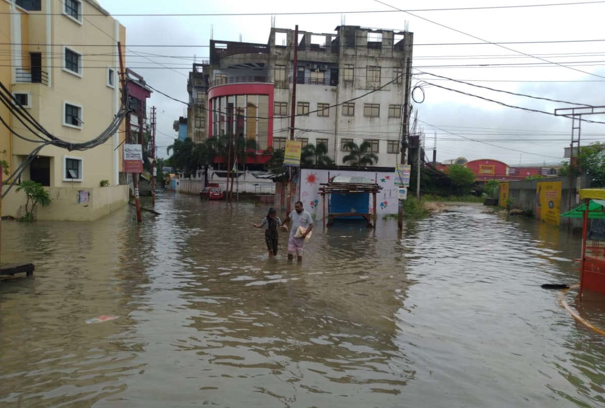 Waterlogging in shops and houses due to heavy rains in Gorakhpur