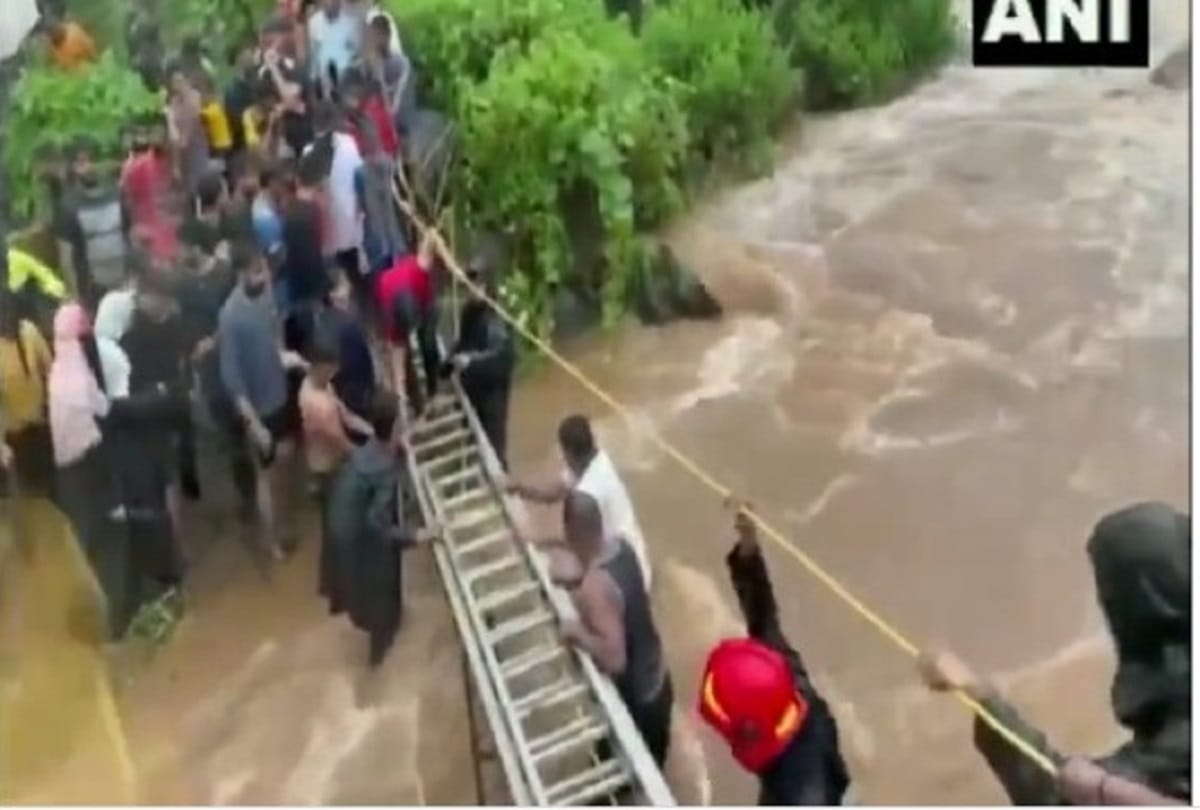 Maharashtra: Fire team rescued several people stranded in different parts of Navi Mumbai due to heavy rainfall