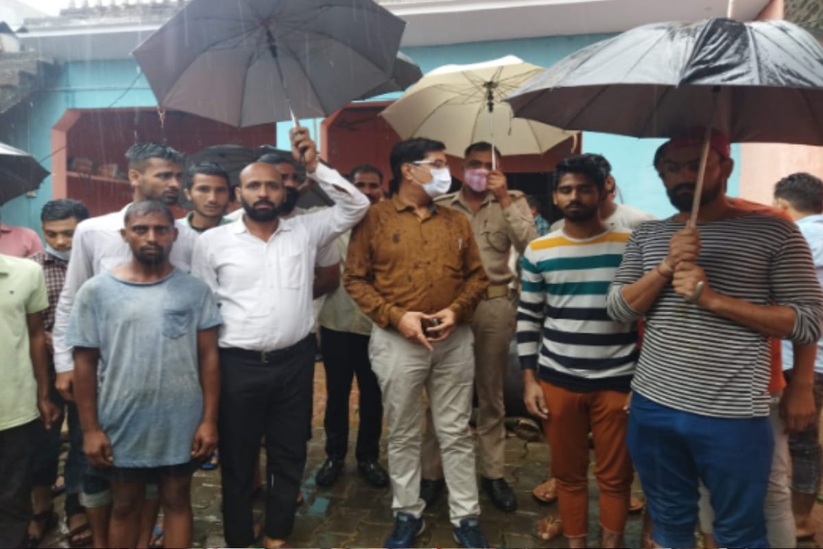 Three death due to current in three minutes in Meerut, father and son kept screaming for help before death