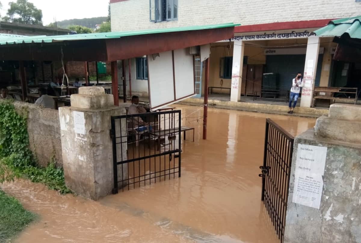 flash flood in himachal pradesh four killed in chamba many road closed houses damaged by landslide