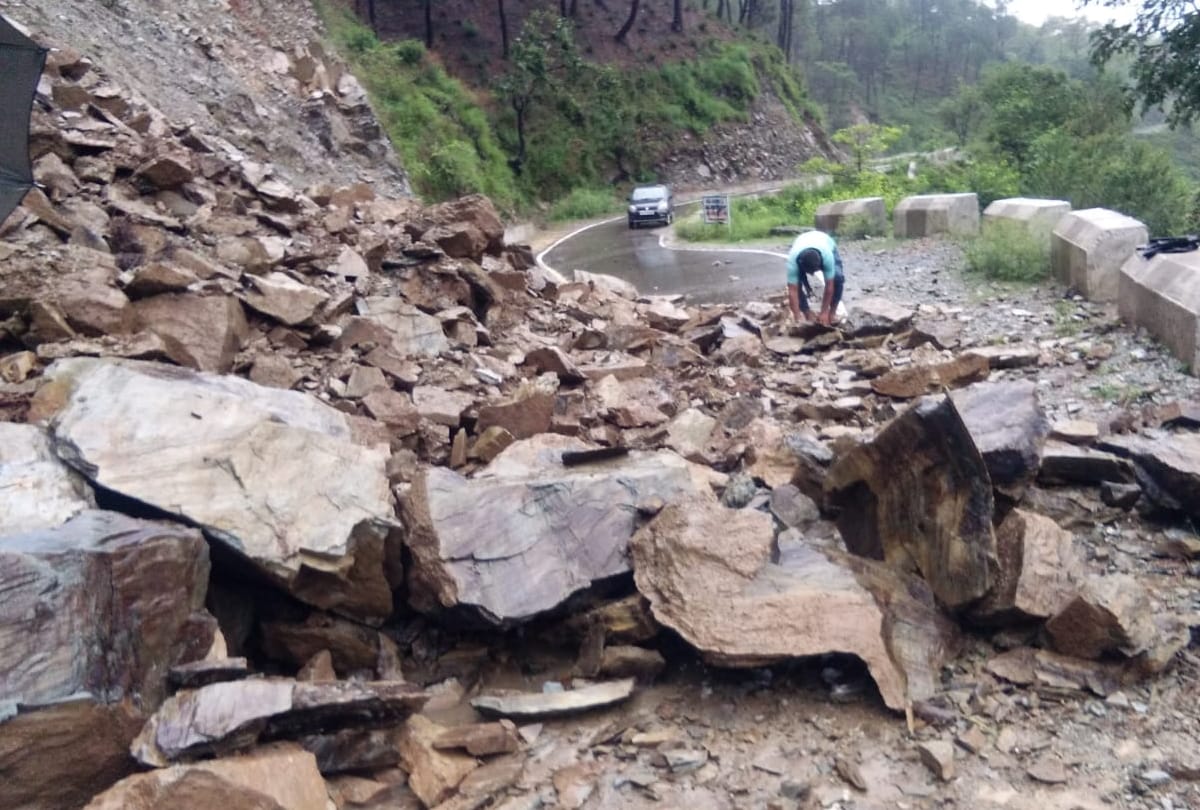 flash flood in himachal pradesh four killed in chamba many road closed houses damaged by landslide