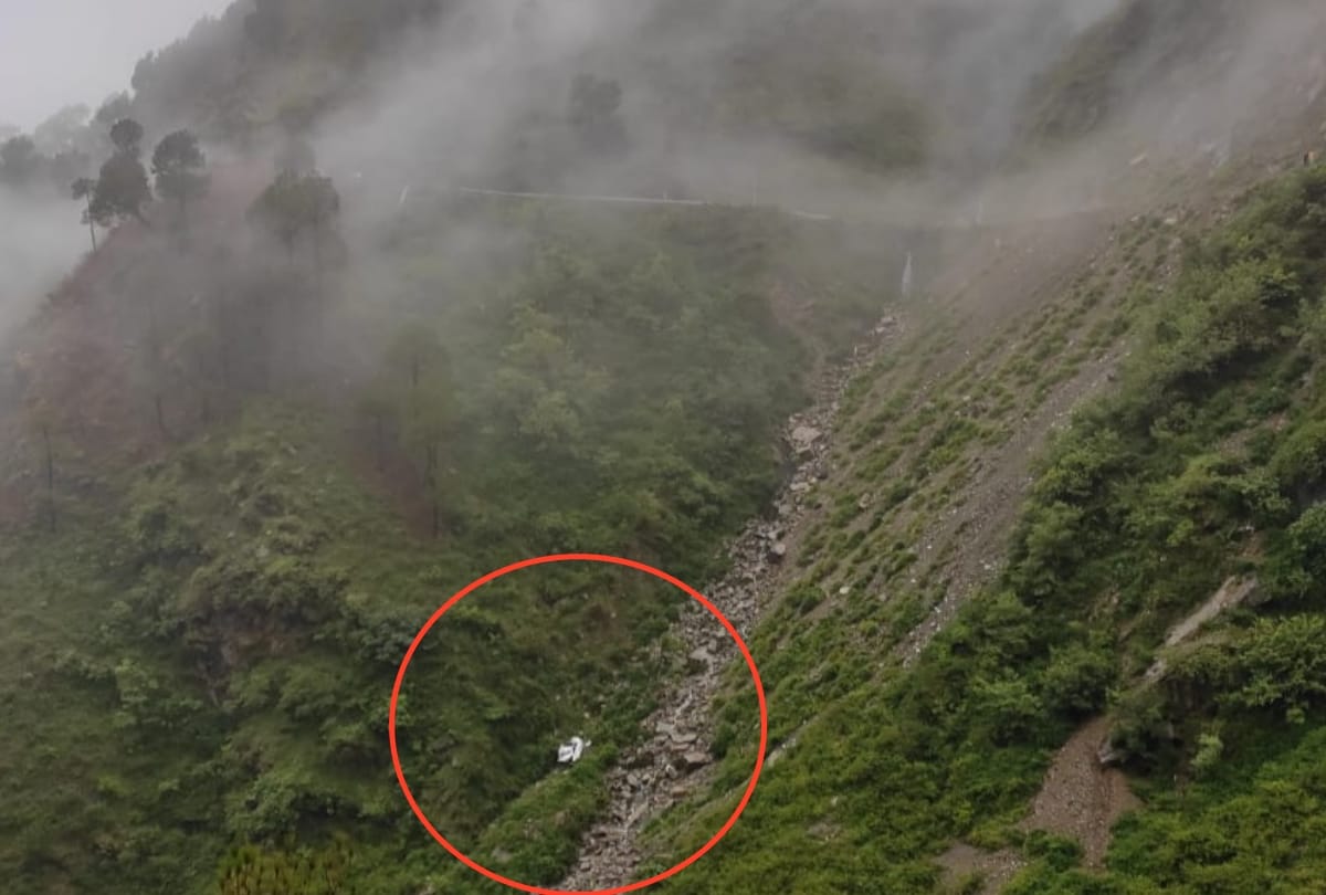 flash flood in himachal pradesh four killed in chamba many road closed houses damaged by landslide