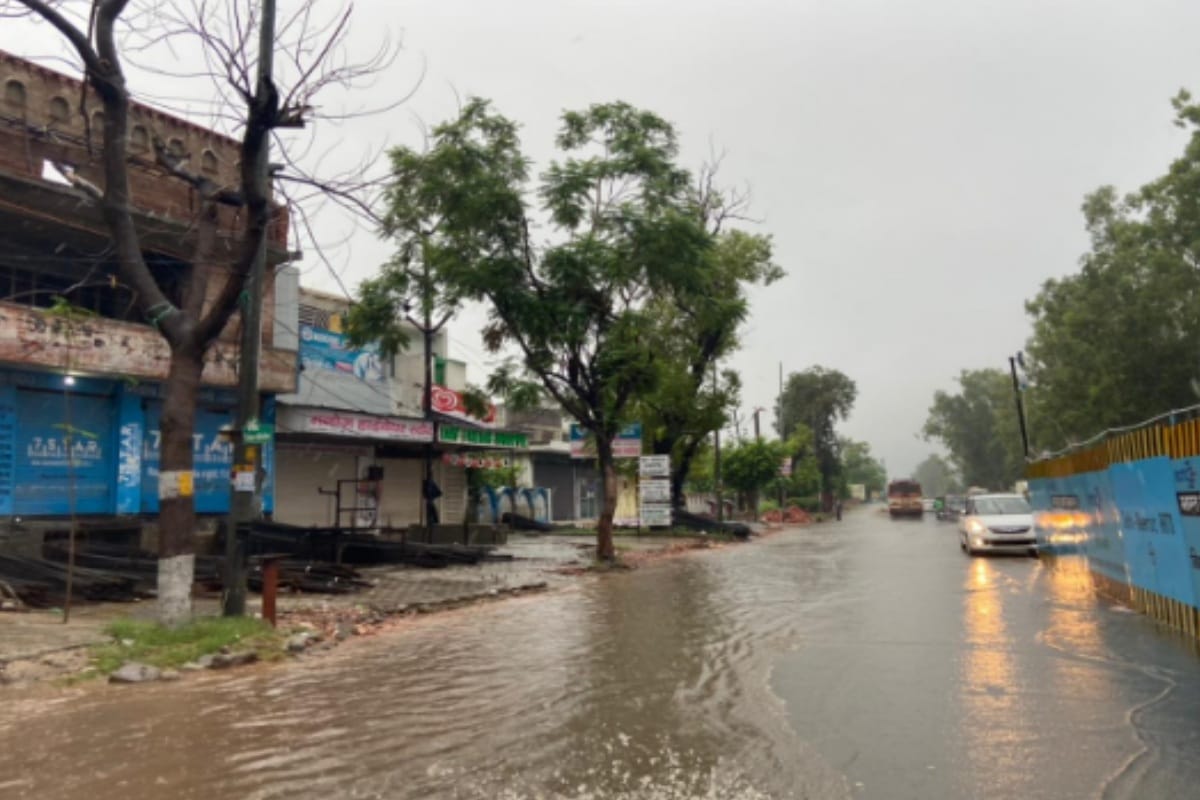 Meerut: Meerut roads gets submerged in a few hours of rain