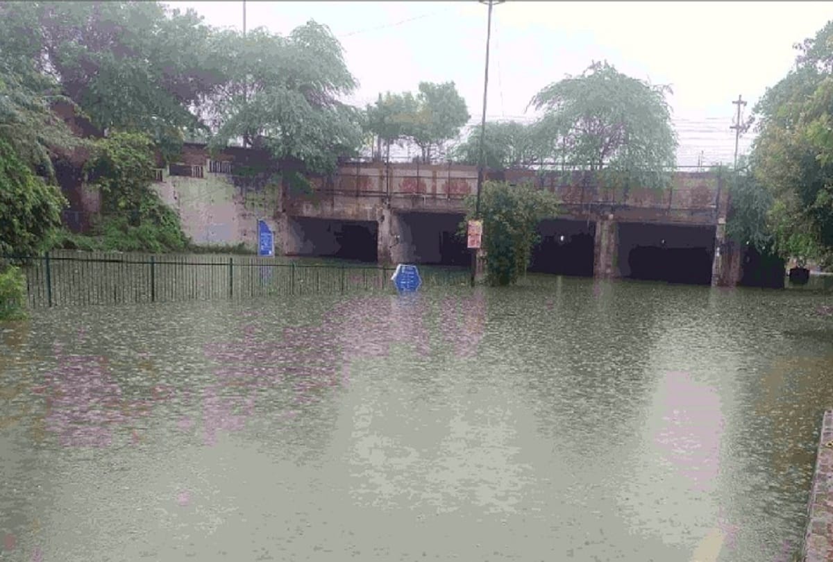 Roads filled with heavy rains Delhi jammed Chief Minister Arvind Kejriwal says will make world class drainage system